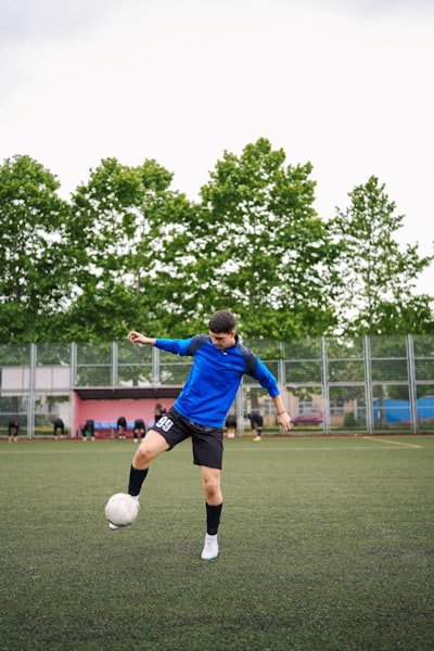 الأهلي والرجاء المغربي في كأس السوبر الأفريقيمواجهة تاريخية بين عمالقة القارة